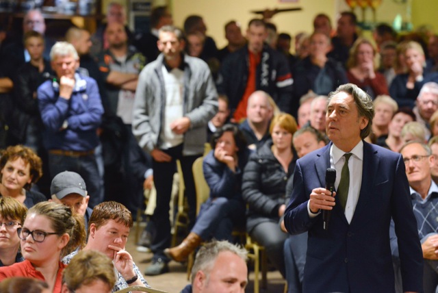 Harry van Dam als dagvoorzitter bij een congres