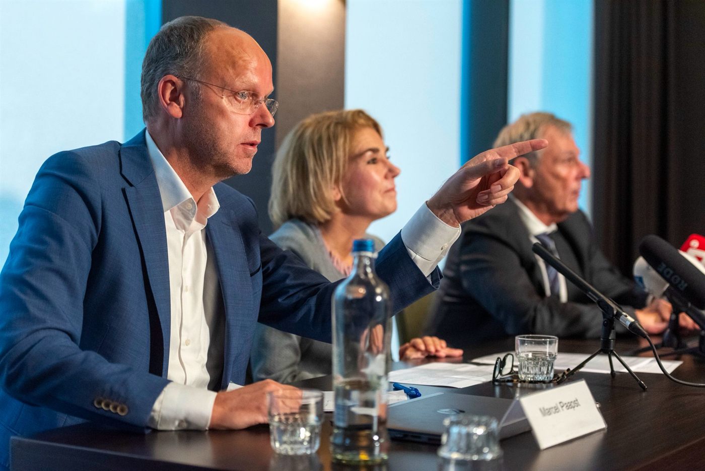 paapstvandam in gesprek met een opdrachtgever